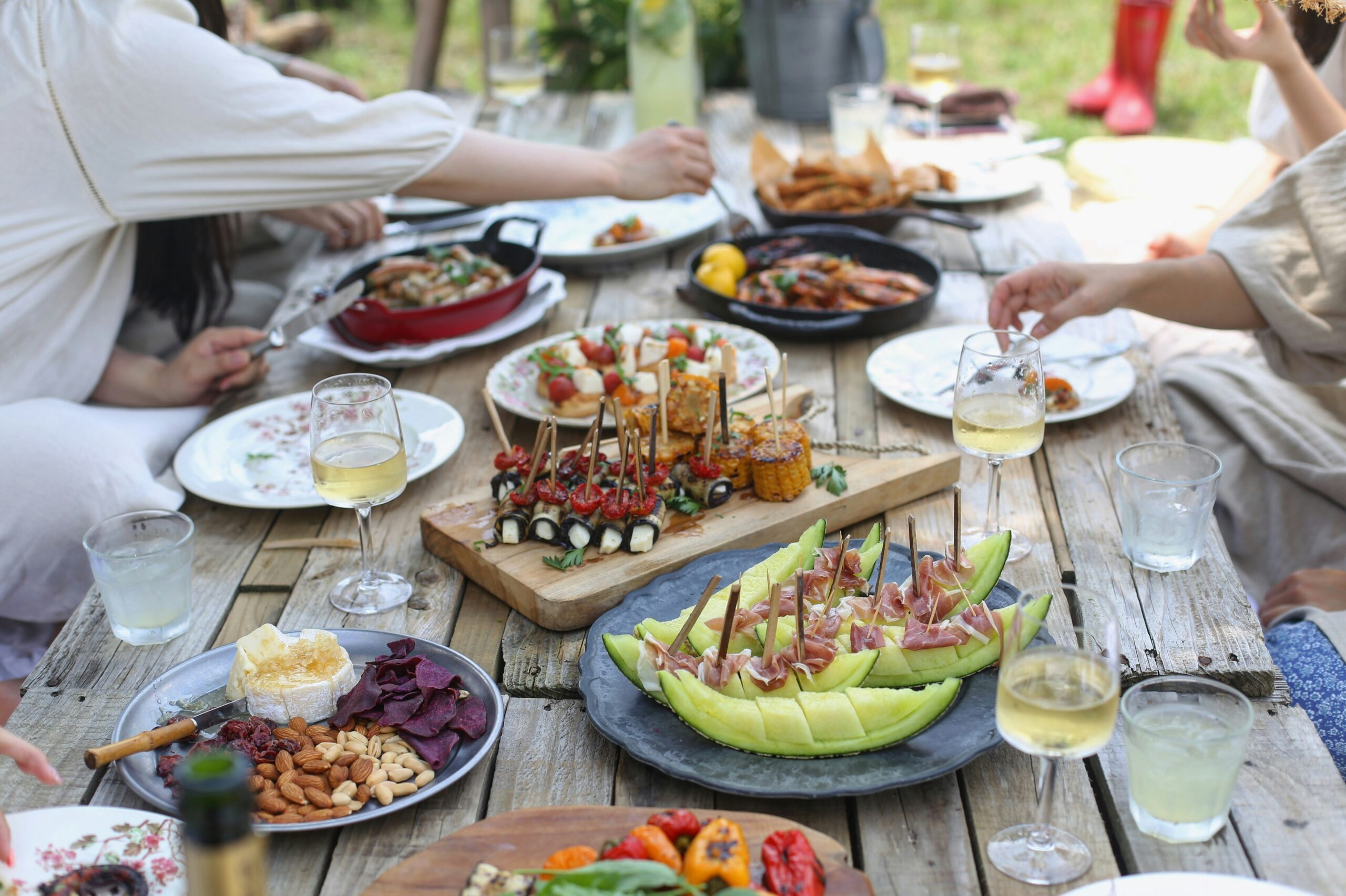 Maridajes de bebidas: Sugerencias de vinos, cervezas y cócteles que complementan las comidas a la parrilla.